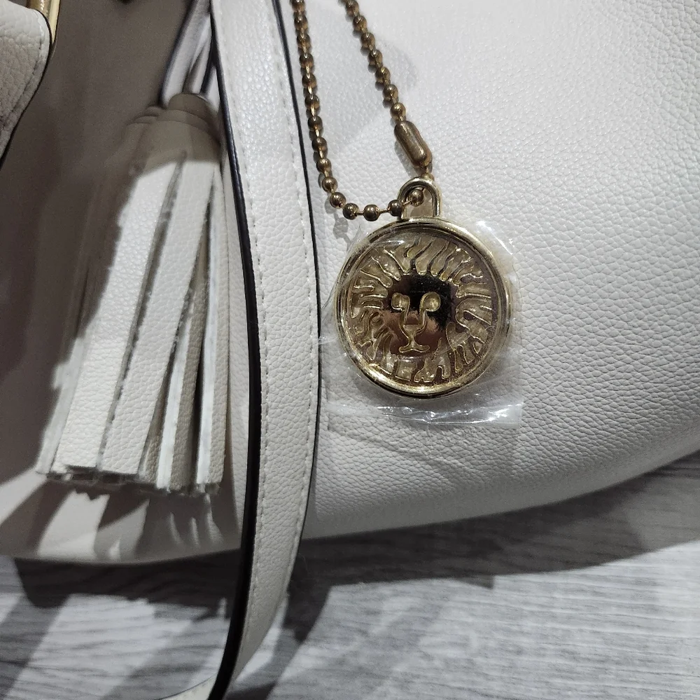 Anne Klein Elegant Cream Tote Bag - Picture 6 of 8